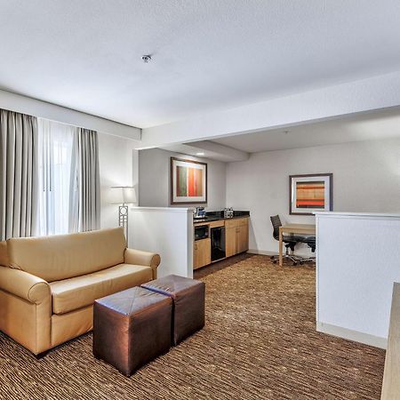 Doubletree By Hilton Vancouver Exterior photo