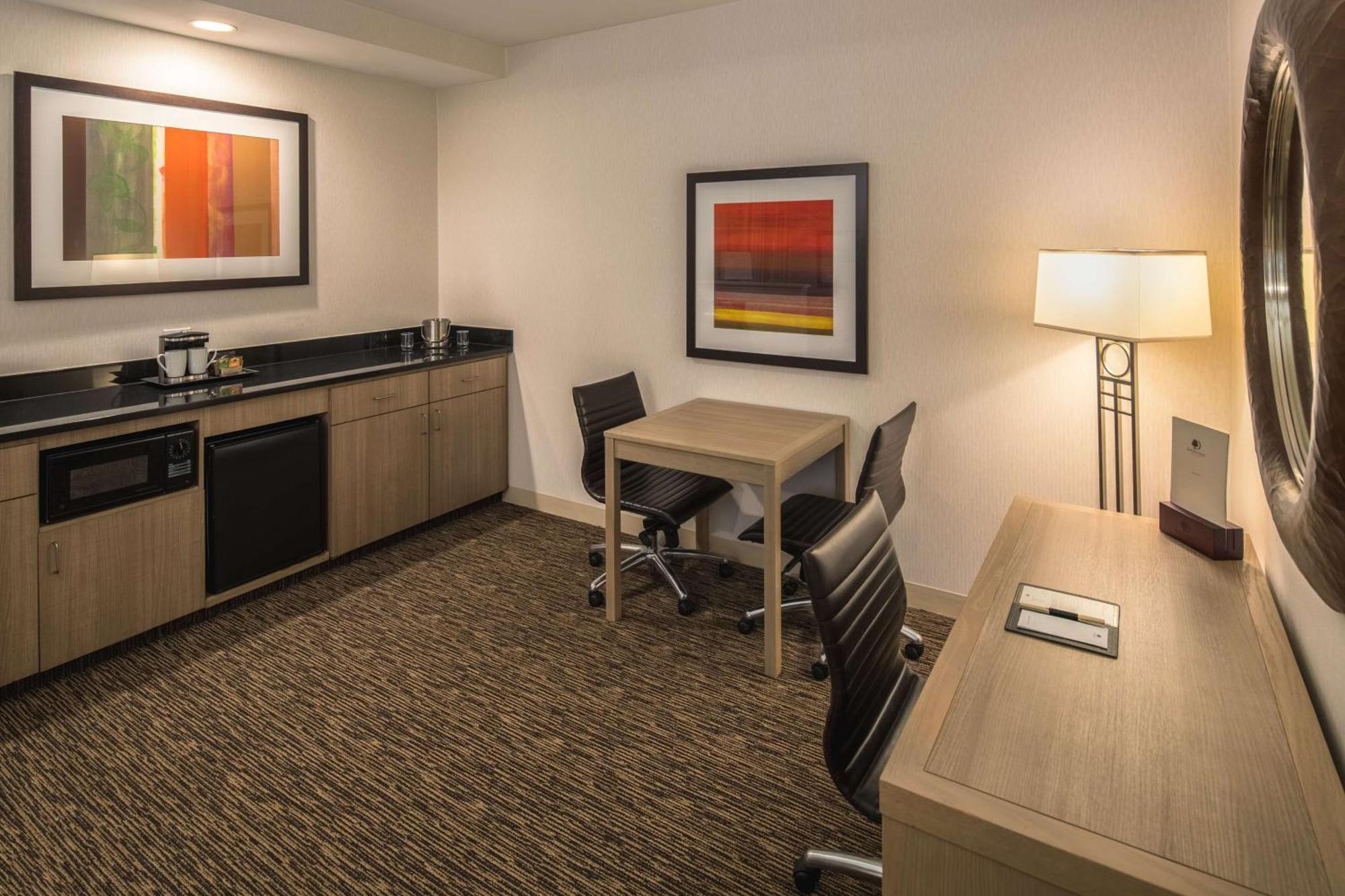 Doubletree By Hilton Vancouver Exterior photo
